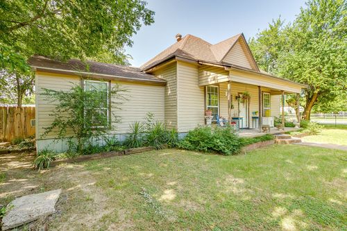 515 Sw 13th St, Mineral Wells, TX, 76067-8402 | Card Image
