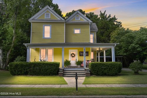 105 E Hargett St, Richlands, NC, 28574-8175 | Card Image