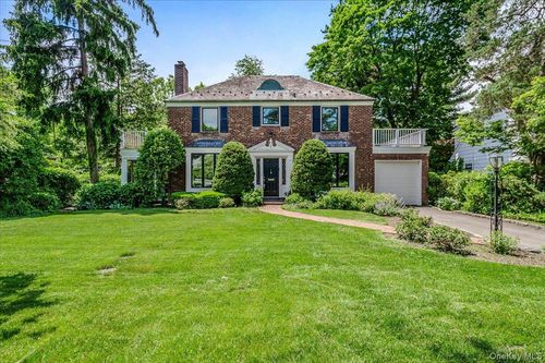 8 Parkside Dr, Great Neck, NY, 11021-1023 | Card Image