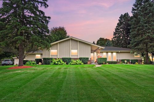 N8W27287 Woodridge Lane, PEWAUKEE, WI, 53188 | Card Image