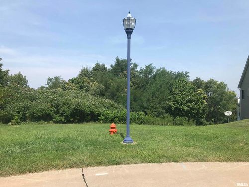 631 7th Street Ct, Moline, IL, 61265-1421 | Card Image