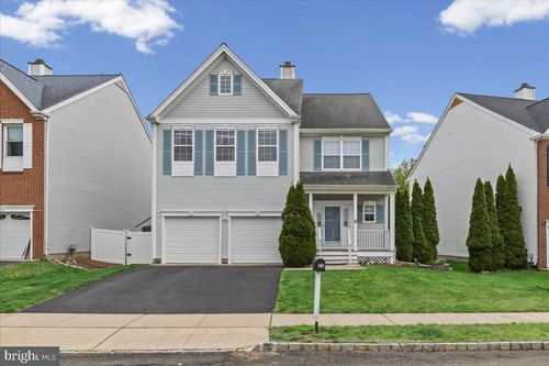 22 Stanford Dr, KENDALL PARK, NJ, 08824-1915 | Card Image