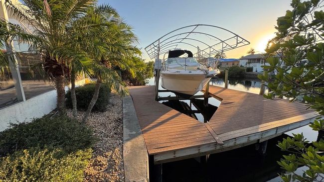 deck and boat lift | Image 30
