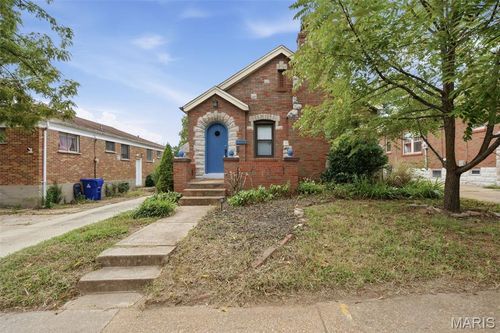 1105 N And South Rd, University City, MO, 63130-2134 | Card Image