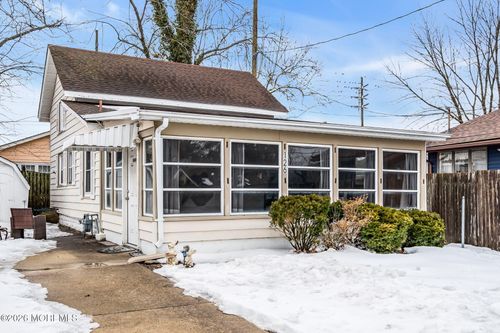 126 Capstan Ave, Beachwood, NJ, 08722-2955 | Card Image