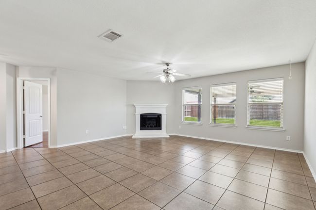 4006 Autumnwood Ln, House other with 3 bedrooms, 2 bathrooms and null parking in Heartland TX | Image 16