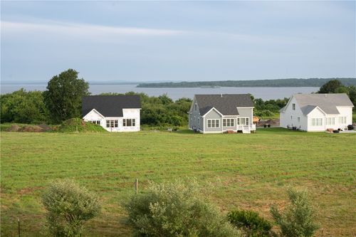 25 Bunker Hill Crossing, Portsmouth, RI, 02871 | Card Image