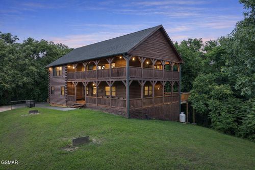 2039 Oakmont Dr, Sevierville, TN, 37876-3406 | Card Image