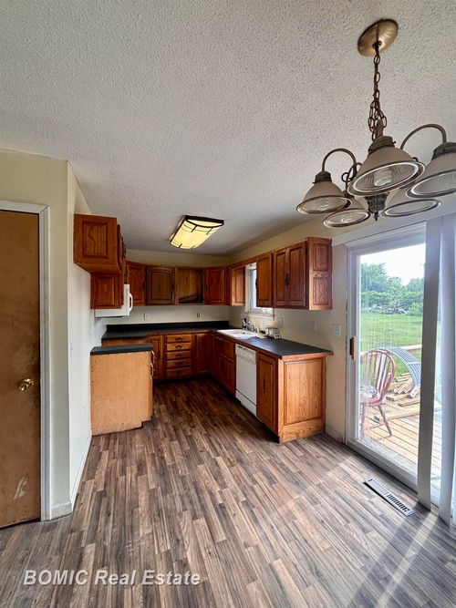 452 Birch Rd, Vassar, MI, 48768-9671 | Card Image