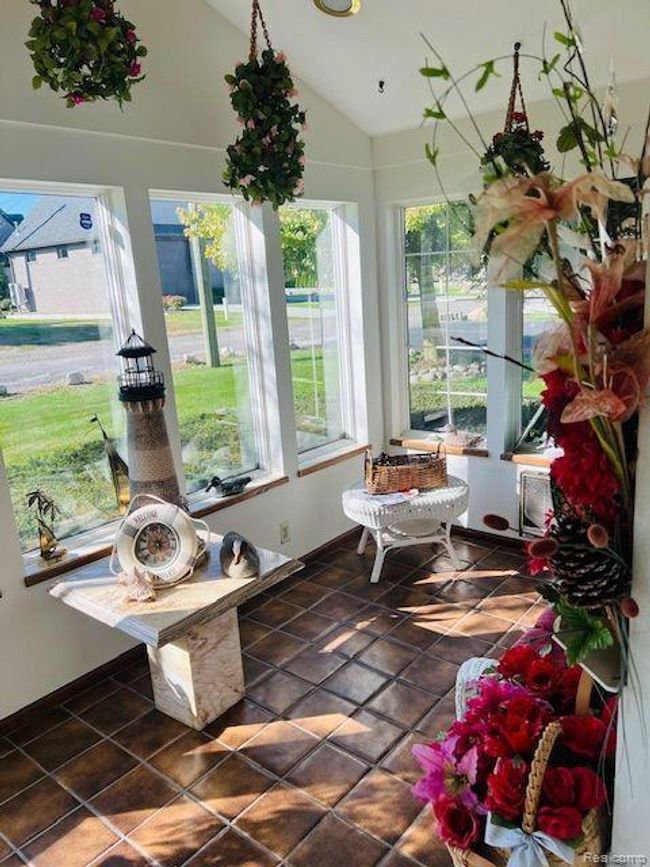 32241 N River Rd, House other with 3 bedrooms, 2 bathrooms and null parking in Harrison Twp MI | Image 5