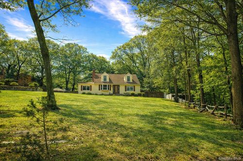 45 Croft Ln, Smithtown, NY, 11787-4109 | Card Image