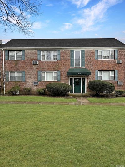 3 - 959 Fenwood Drive, Home with 2 bedrooms, 1 bathrooms and null parking in Valley Stream NY | Image 1