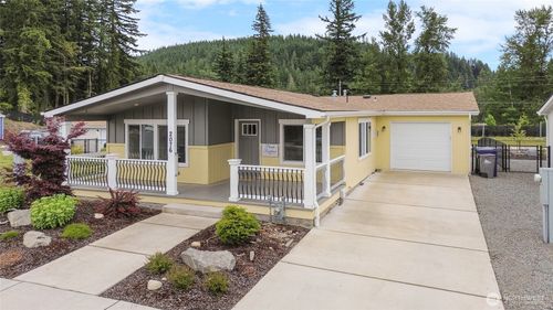 15-2076 Paradise Ave, Enumclaw, WA, 98022-5109 | Card Image