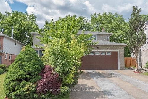 26 Blueberry Dr, Hamilton, ON, L8E4S1 | Card Image