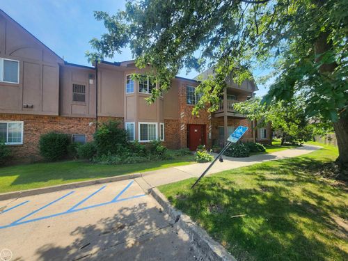 30522 Oakridge Manor Drive, Roseville, MI, 48066 | Card Image