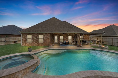 305 Poppy St, Lake Jackson, TX, 77566-3197 | Card Image