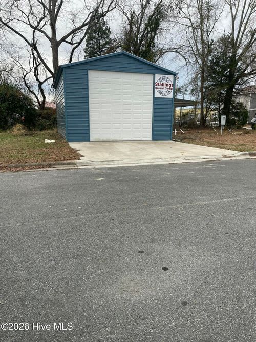 821 Tayloe St, Washington, NC, 27889-4758 | Card Image