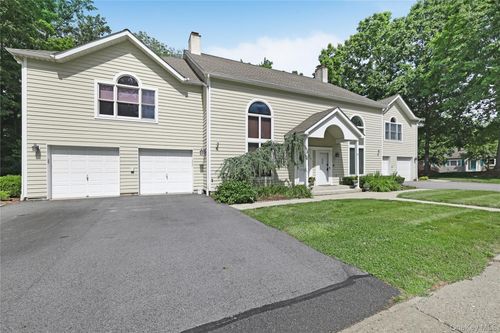 6 Village Cv, Warwick, NY, 10990-1453 | Card Image