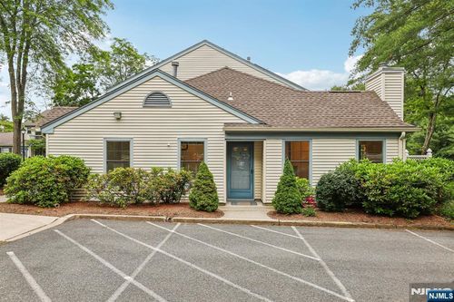 7 Eakens Ct, Mahwah, NJ, 07430-2953 | Card Image