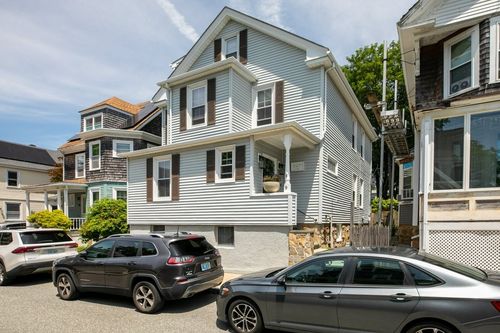 9 Dartmouth St, Newport, RI, 02840-2111 | Card Image