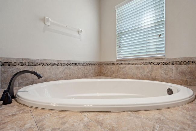 primary 1 bathtub | Image 27