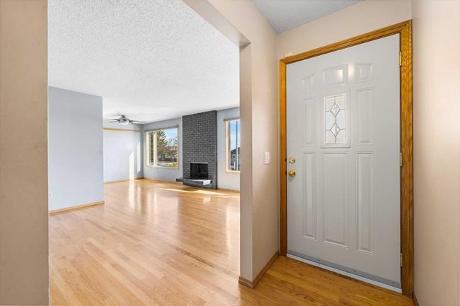 7376 Silver Springs Road Nw, Home with 3 bedrooms, 2 bathrooms and 4 parking in Calgary AB | Image 3