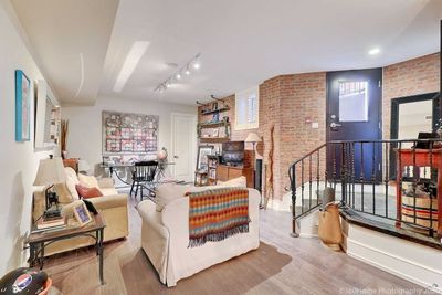 01 - 28 Madison Ave, Condo with 1 bedrooms, 1 bathrooms and null parking in Toronto ON | Image 1