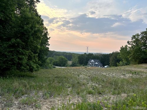 20 Grand Summit Dr, Fenton, MI, 48430 | Card Image