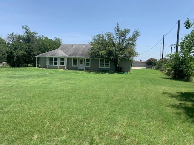 Rear view of houe | Image 7