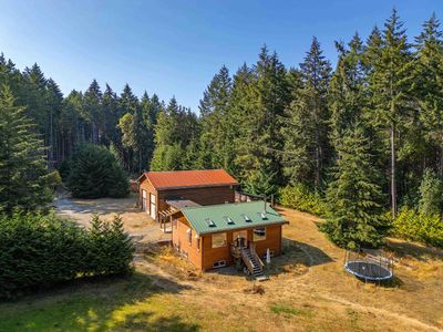 700 Georgia View Rd, House other with 4 bedrooms, 4 bathrooms and 12 parking in Galiano Island BC | Image 1