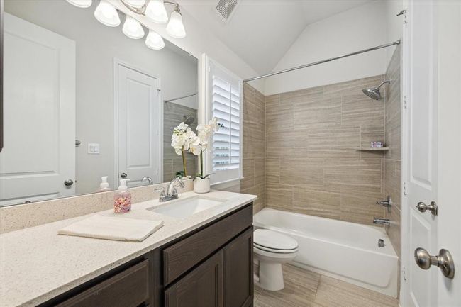 Bathroom between bedrooms 2 and 3 | Image 24