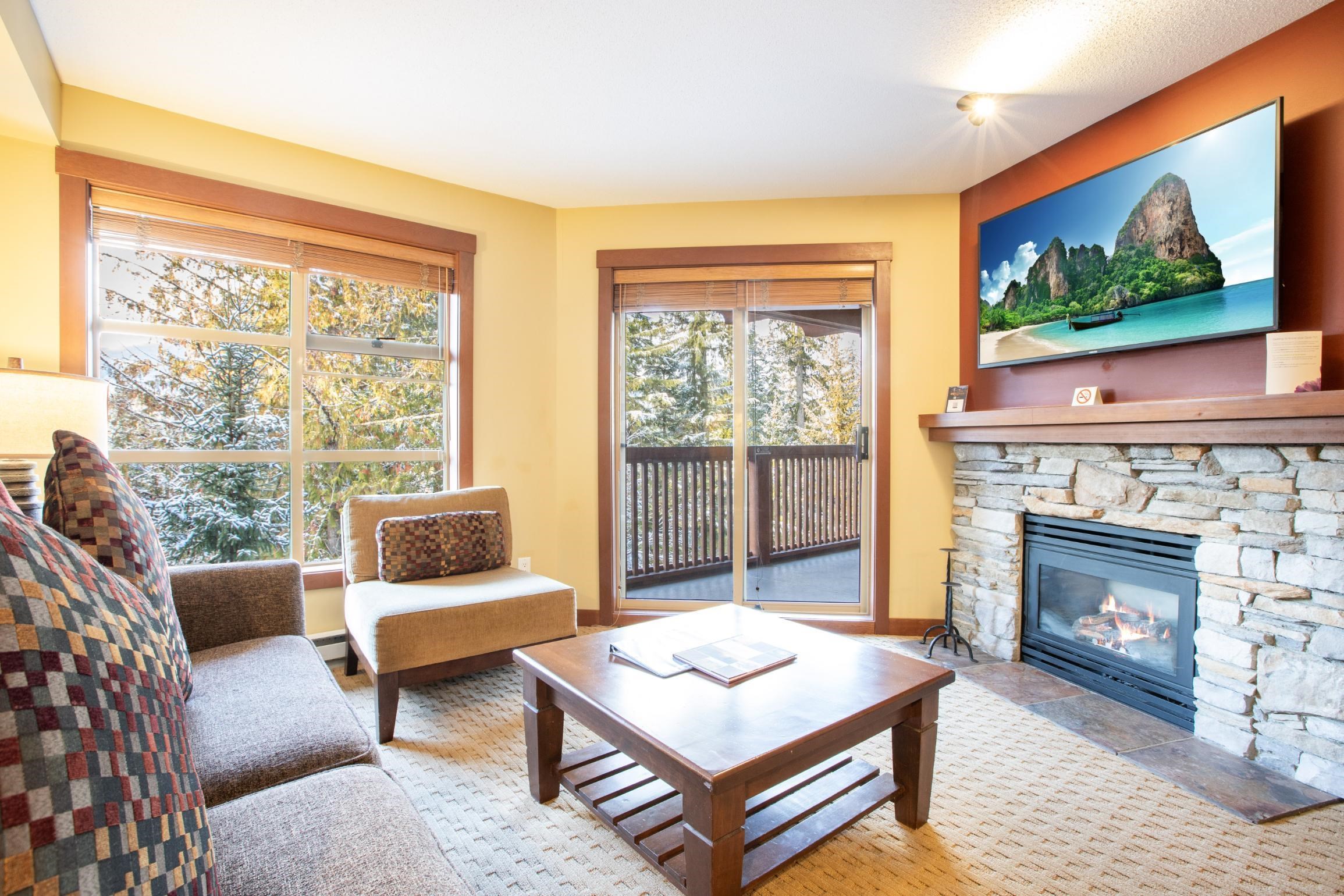 413G1 - 4653 Blackcomb Way, Condo with 1 bedrooms, 1 bathrooms and 1 parking in Whistler BC | Image 2