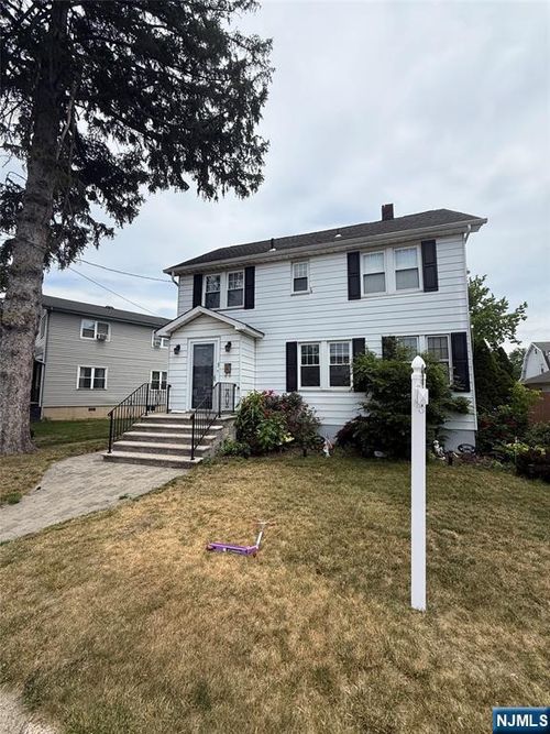 92 William Pl, Totowa, NJ, 07512-2671 | Card Image