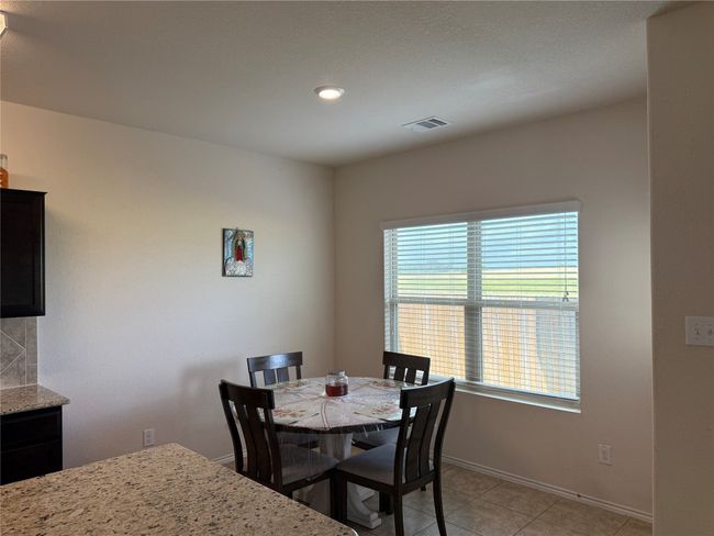 37E - 352 Circle Way, House other with 3 bedrooms, 3 bathrooms and 2 parking in Jarrell TX | Image 11