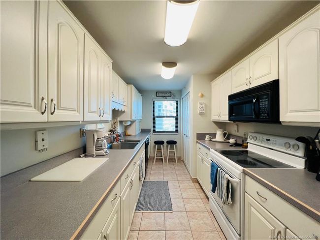 APT-401 - 10044 Ocean Dr, Condo with 3 bedrooms, 2 bathrooms and null parking in Jensen Beach FL | Image 9