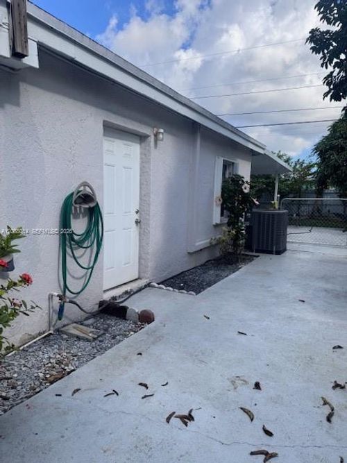 0-14661 Pierce St, Miami, FL, 33176-7525 | Card Image