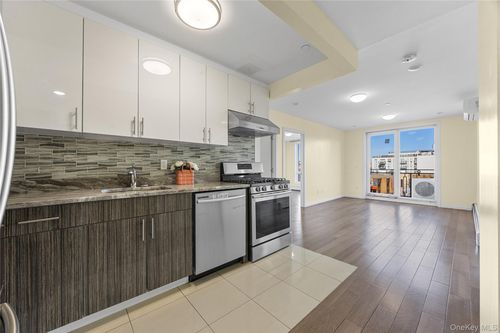 138 Northern Blvd, Flushing, NY, 11354-3406 | Card Image