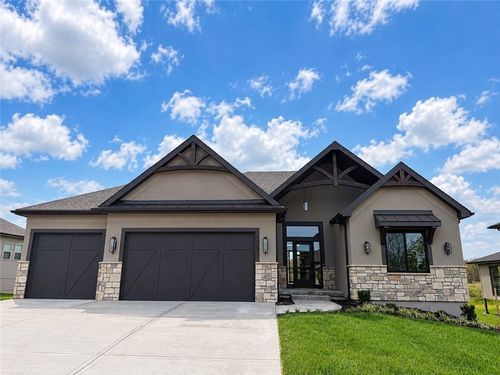 1007 Wilds Pkwy, Greenwood, MO, 64034-8656 | Card Image
