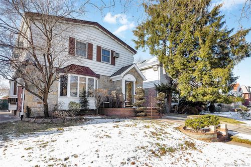 7042 173rd St, Fresh Meadows, NY, 11365-3450 | Card Image