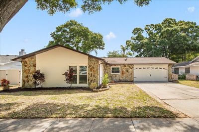 121 Country Villas Drive, House other with 3 bedrooms, 2 bathrooms and null parking in Safety Harbor FL | Image 2