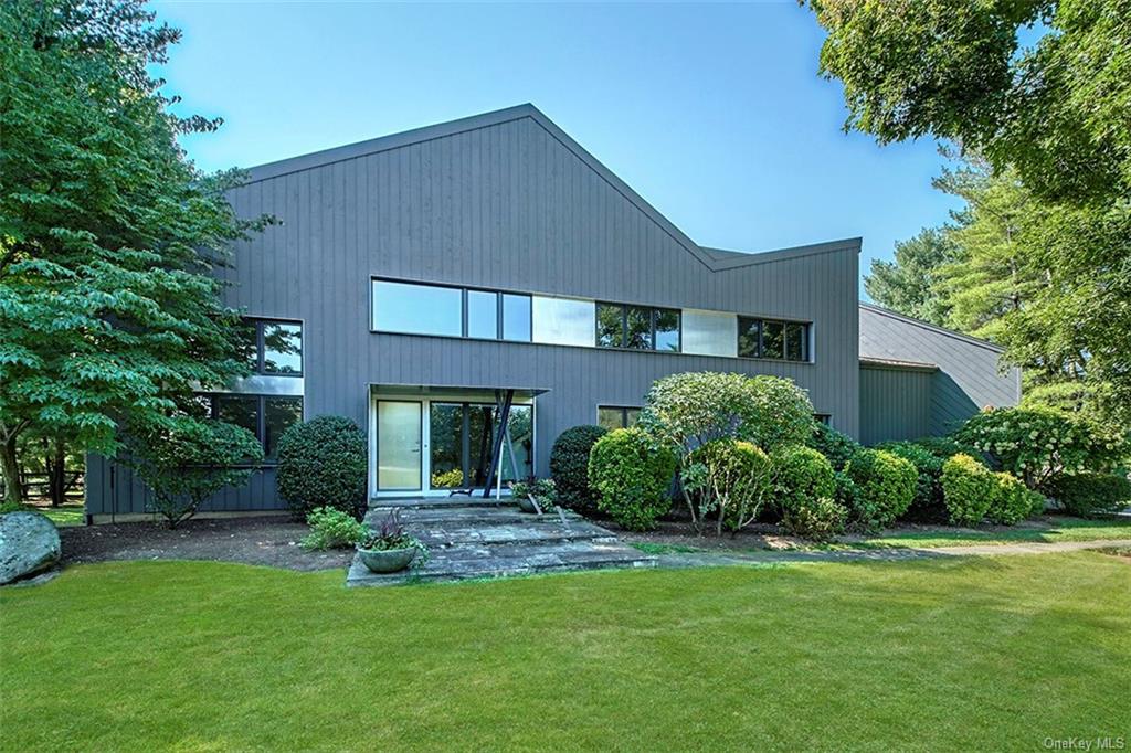 Stonegate Ln, Rye, NY 10580
