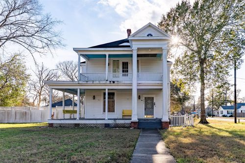 401 Hanover St, Edna, TX, 77957-3626 | Card Image