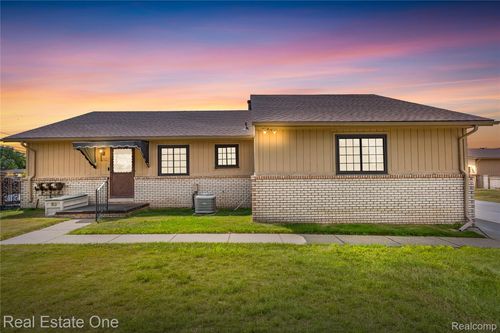 13936 Harrington Dr, Warren, MI, 48088-5109 | Card Image