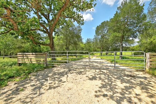544 Coastal Lane, Luling, TX, 78648 | Card Image