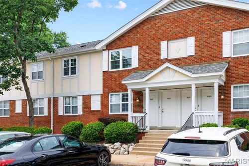 8913 N Swan Cir, Saint Louis, MO, 63144-1140 | Card Image