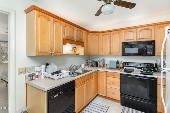 Kitchen | Image 4