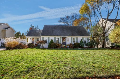 38 Angela Ave, Cranston, RI, 02921-2512 | Card Image