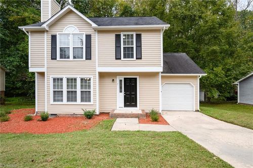 7 Queenanne Ct, Greensboro, NC, 27406-9288 | Card Image