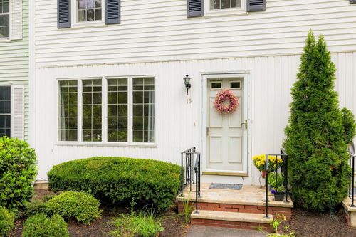 15 Pine Grove Road, Exeter, NH, 03833 | Card Image