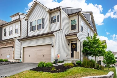 10 Goldenrod Dr, Warren, NJ, 07059-3701 | Card Image